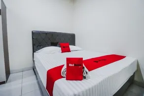 RedDoorz Plus near Semanggi - Værelse