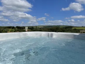 Woodhall - Pool
