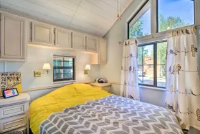 6 Mi to Ski Resort! Lakefront Breckenridge Cabin - Innvendig