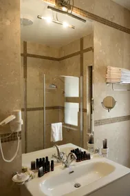 Oak Leaf Residences - Bathroom