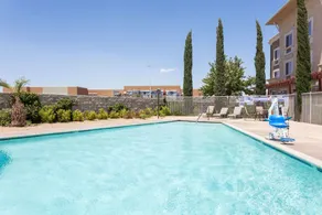 Hawthorn Suites - Pool