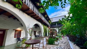 Garden Hotel - Outdoor dining