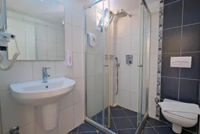 Moni Hotel - Bathroom