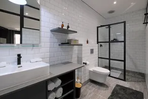 Point B Guest House -Sustainable Solar Energy - Bathroom