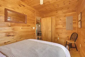 Cozy Cabin in Private Location w/ Hot Tub & Grill! - Innvendig