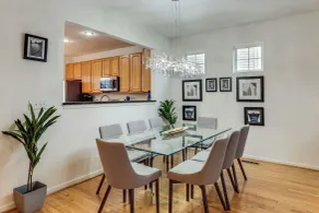 1 Mi to Dtwn Cincinnati: Spacious Townhome w/ Deck - Innvendig