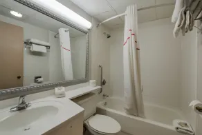 Red Roof Inn and Suites Newark - University - Bagno