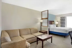 Best Western Plus Crossroads Inn & Suites - Værelse