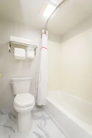 Philadelphia Suites at Airport - An Extended Stay Hotel - Salle de bain