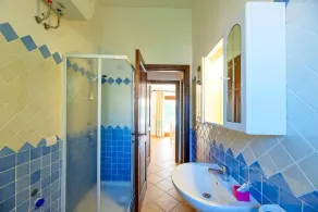 Das fantastische Residenza Badus Apartment mit 1 Schlafzimmer bietet Platz für 4 Personen Nr. 0810 - Badezimmer