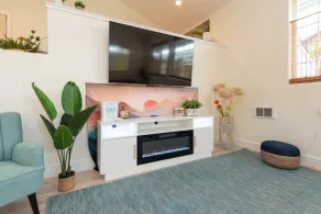 Sequim Escape w/ Gas Grill & Deck, Walk to Beach! - Innvendig