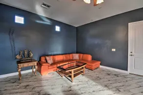 Luxe Phoenix Home: Desert Butte View & Heated Pool - Innvendig