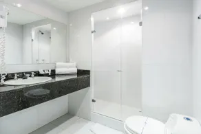 Travelers Condominio Plenitud - Bathroom