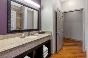 La Quinta Inn & Suites by Wyndham Lumberton - Bathroom
