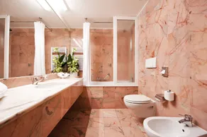 Montresor Hotel Tower - Badezimmer