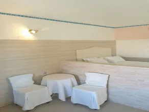 Studio Quiet And Peaceful And Very Relaxing with kitchen, shared pool and Ac - Rom