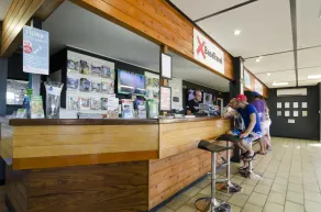 Base Airlie Beach Resort - Hostel - Reception