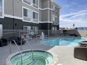 La Quinta by Wyndham Hesperia Victorville - Piscine