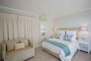 La Petite Baleine Oceanfront Villa - Room