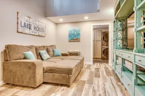 Belmont Lakehouse w/ Sandy Beach & Boating! - Intérieur