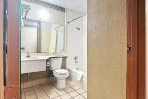 Airport Inn Memphis Near Graceland By Hotel O - Baño