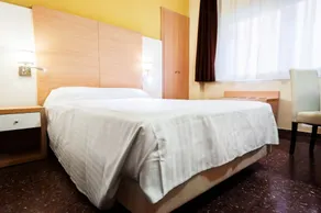Hotel Fontana Plaza - Room