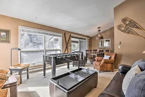 3BR Riverfront Retreat 1 Min to Vail or BC Shuttle - Interior