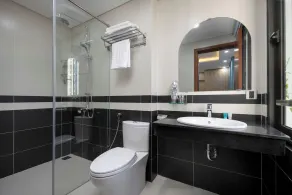 Hummer Hotel & Apartment Da Nang Beach - Bathroom