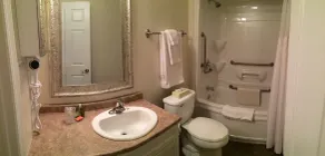 Balsam Suites Boutique Inn & Residence - Chambre