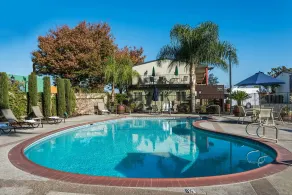 Days Inn & Suites by Wyndham Lodi - Piscine