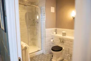 The Globe, Warwick, Warwickshire - Brunning & Price - Badezimmer