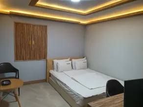 Queens Motel Jinju - Quarto