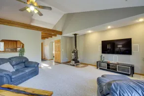 Peaceful Hibbing Getaway: Heated Floors, Fire Pit! - Interiör