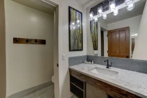 The Gonzo Inn - Bathroom