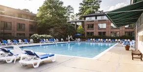 Williamsburg Woodlands Hotel & Suites, an official Colonial Williamsburg Hotel - Piscina