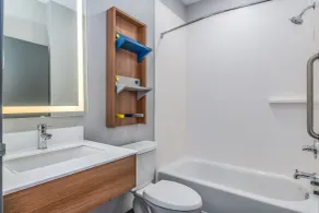 Microtel Inn & Suites by Wyndham Montgomery - Salle de bain