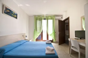 Giardino dei Suoni B&B, rum med privat badrum och kök, mellan havet och landsbygden - Rum