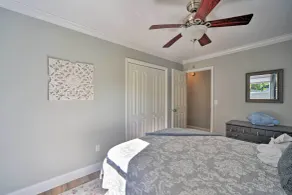Charming House w/ Patio, 3 1/2 Mi to Beach! - Zimmer