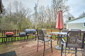 Suburban Detroit Home w/ Porch, Yard & Fire Pit! - Innenbereich