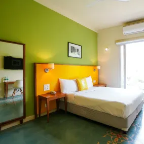 Bloom Boutique l Signature Towers - Room