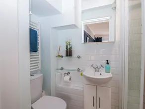 Lily Cottage - Bathroom