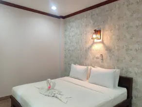 Capital O 75415 Nanthachart Riverview Resort - Zimmer