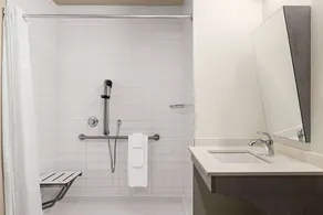 Microtel Inn & Suites Dorval QC - Salle de bain