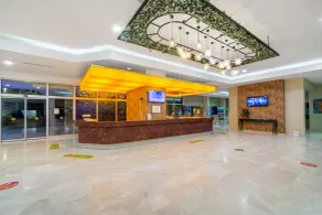 Justiniano Park Conti - Recepción