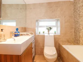 Yanway Cottage - Bathroom