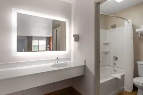 Howard Johnson by Wyndham Modesto Ceres - Salle de bain
