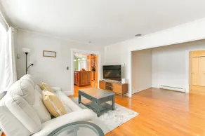 16 Mi to Boston: Home w/ Deck in Weymouth - Intérieur