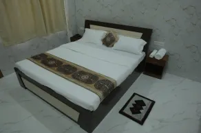 Banaras Blossom Resort - Rum
