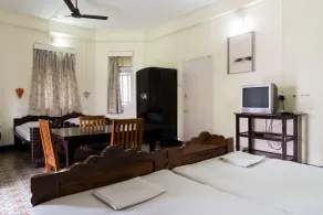 Bentleys Hotel - Room