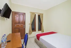 RedDoorz Plus near Ciputra World Kuningan 2 - Zimmer